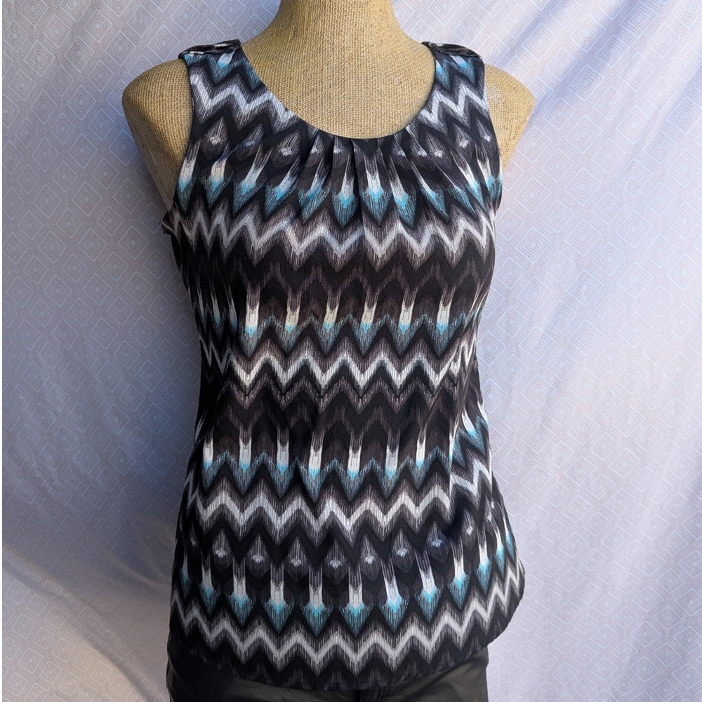 Banana Republic Tank Top Women XS Black Blue Chevron Excellent Pleated Neck